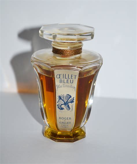 blue carnation perfume roger gallet.